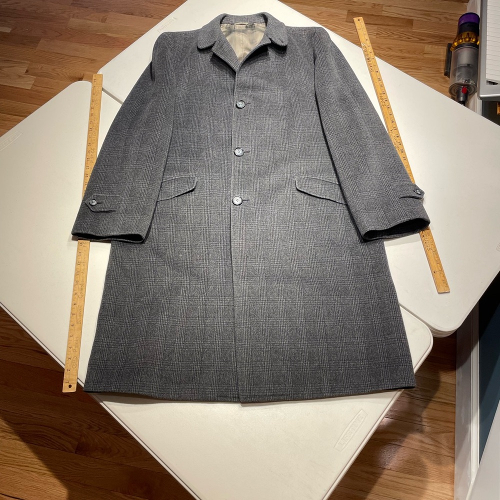 VINTAGE 1950’s UNION-MADE PRINCE OF WALES OVERCOAT size 50/40 (medium)
